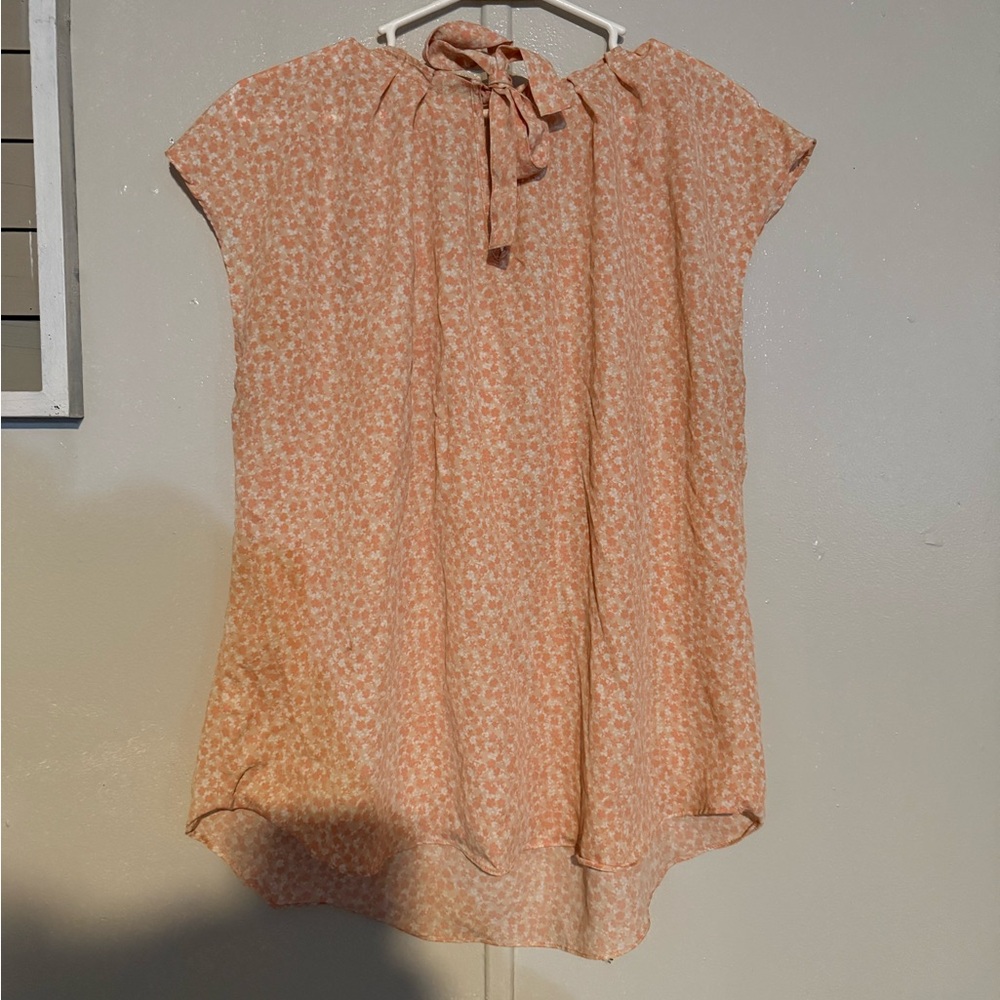 A peach printed short sleeve shirt size XL the brand is Lauren Conrad